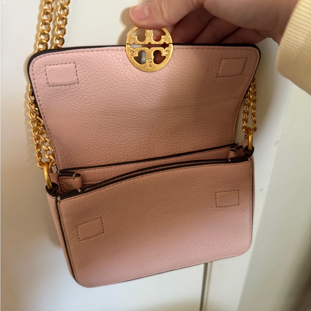 Tory Burch Blush Crossbody Bag with Gold Chain - Picture 4 of 5